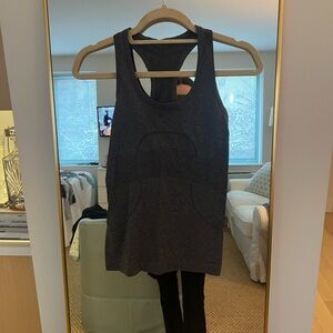 Lululemon top size 4